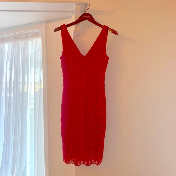 Red dress - Picture 1 of 7